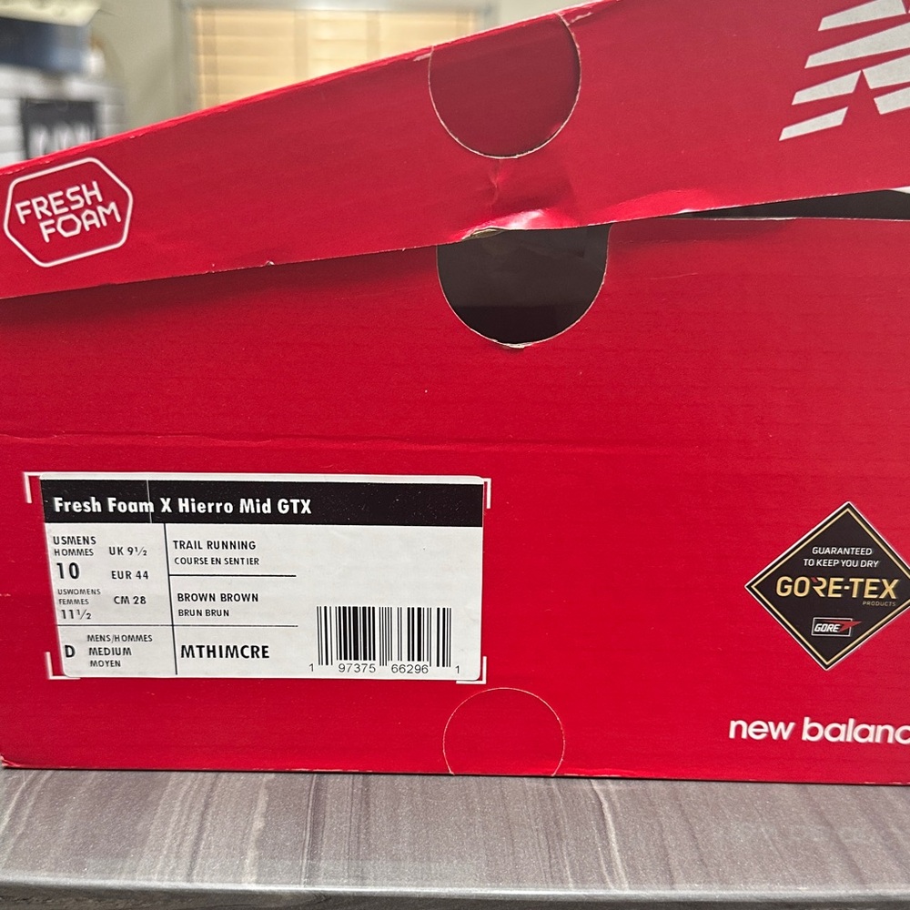 New Balance Fresh Foam X Hierro Mid GTX in Brown and Red